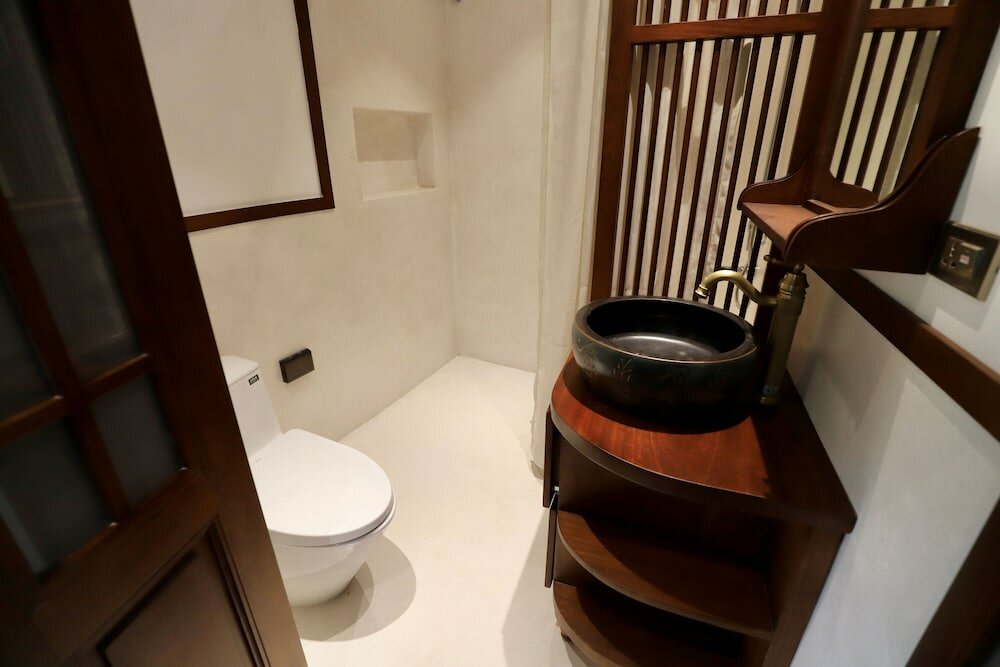 Фото The Quarter Apartment