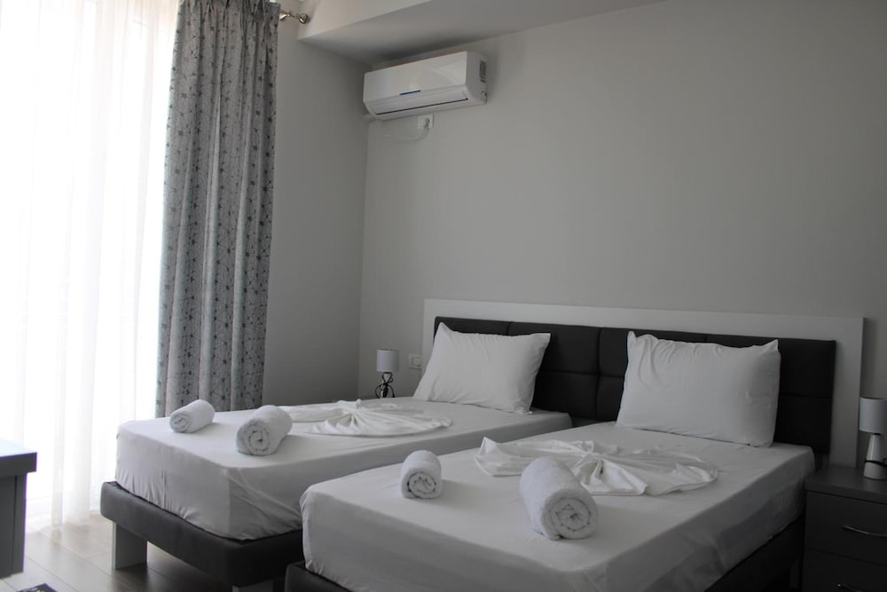 Фото Hotel New York Kamez