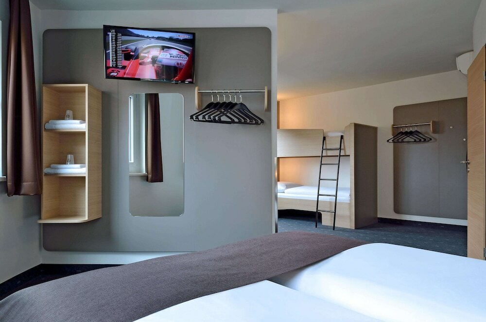 Фото B&b Hotel Würzburg