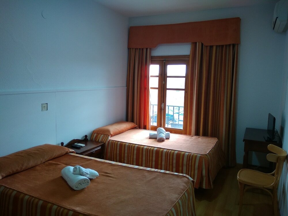 Фото Hostal Restaurante El Quijote