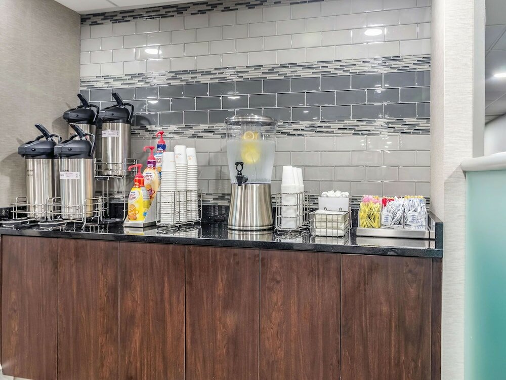 Фото La Quinta Inn & Suites by Wyndham Myrtle Beach - N Kings Hwy