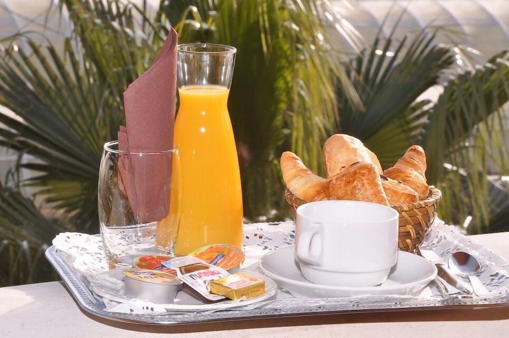 Фото Hotel Lou Castelet