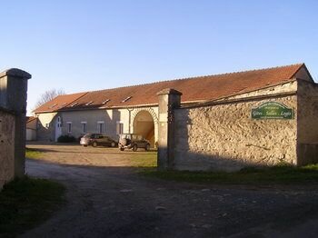 Гостиница Grand g& xEE; te & xE0; la Ferme du Charmois в Суассоне