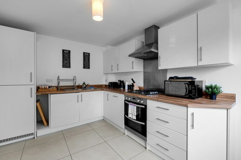 Фото Ferndale Serviced 4 Bedroom 2 Bath House