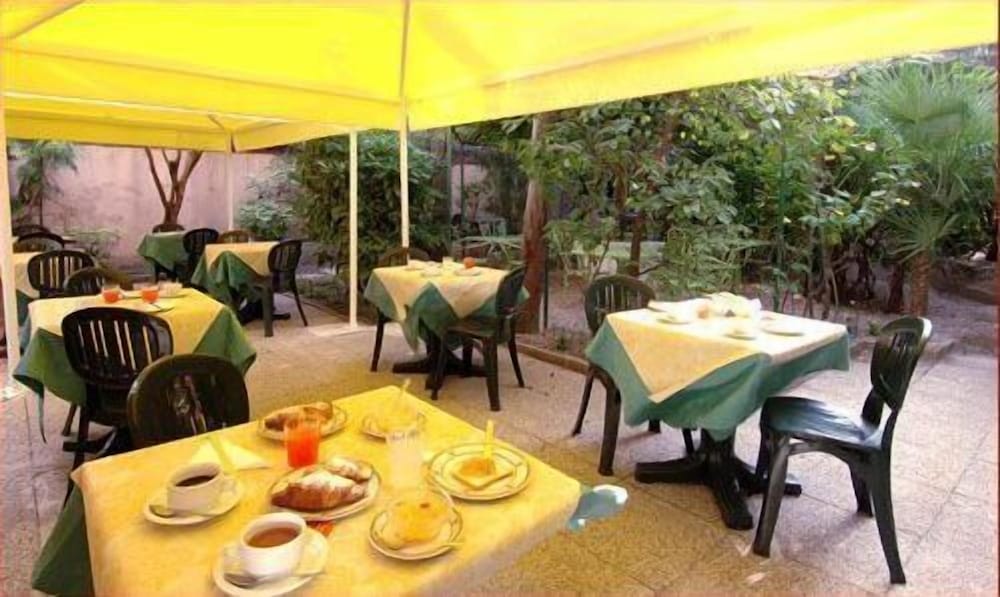 Фото Hotel Canal