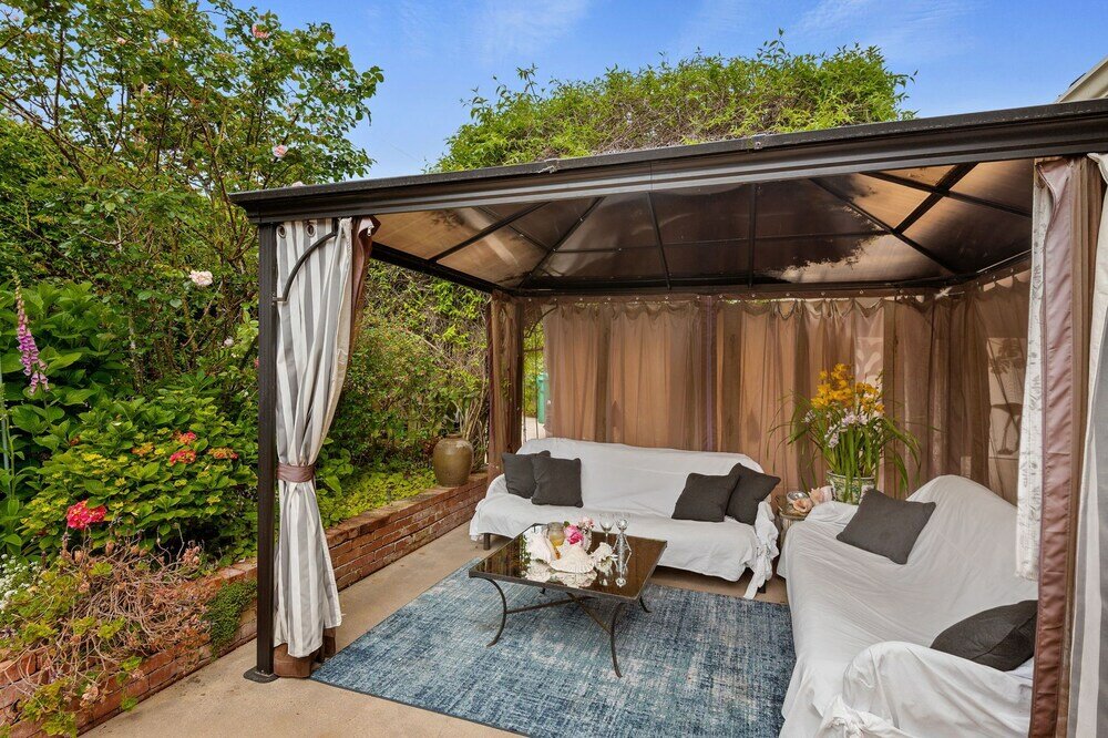 Фото Padaro Midcentury Beach & Garden