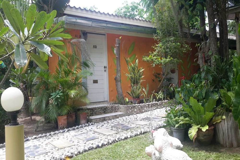 Фото Sports Bar & Resort