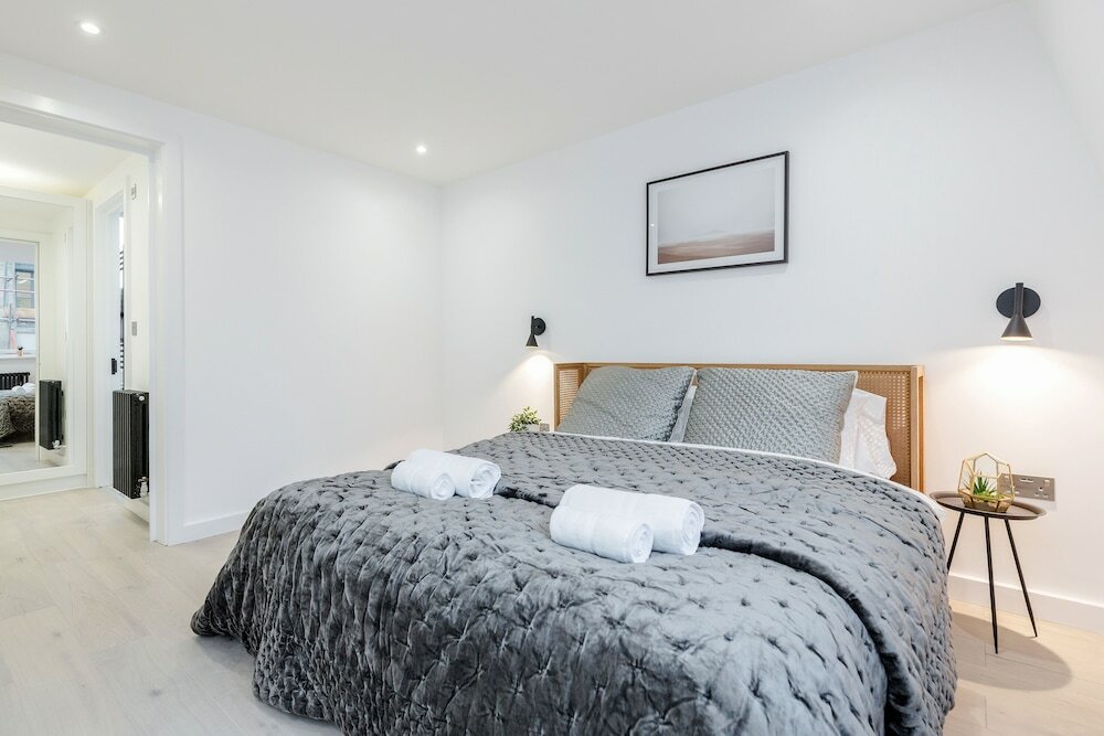 Фото Perfect Holiday Escape - 1 and 2 Bedroom Deluxe Apartments at Liverpool Street