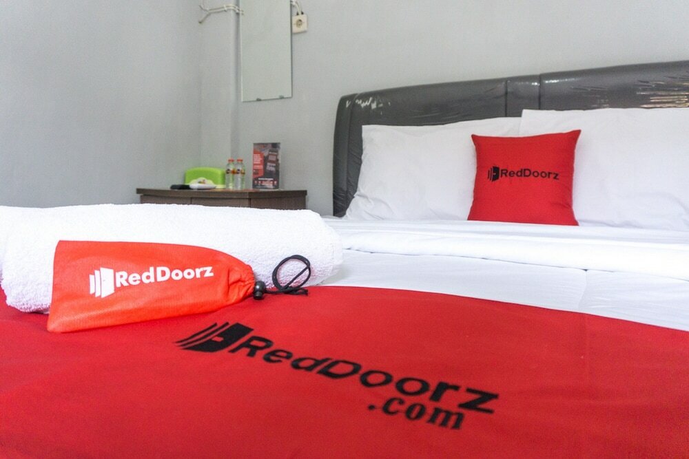 Фото RedDoorz @ Wr Supratman Pacitan