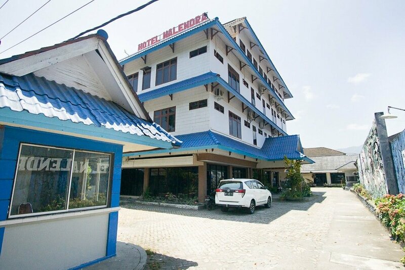 Гостиница RedDoorz Plus near Pelabuhan Bitung