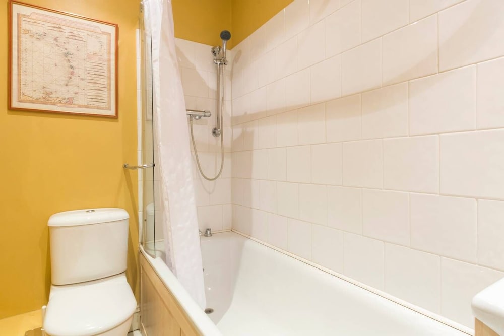 Фото Long Stay Discounts - Charming 1 bed Apt, Chelsea