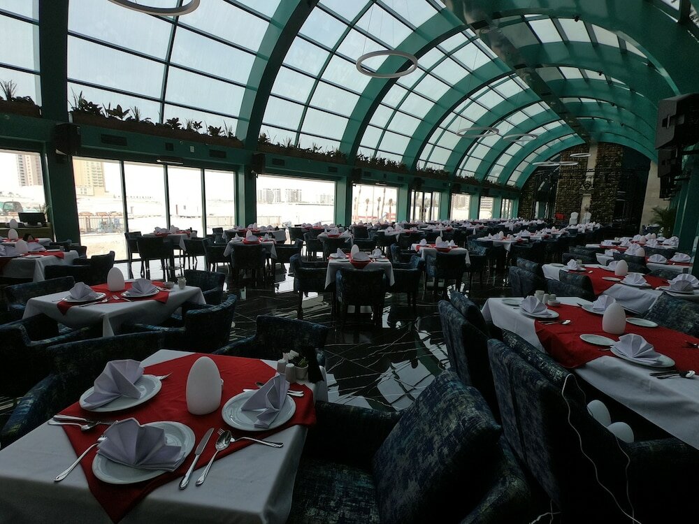 Фото Ramada by Wyndham Manama City Centre