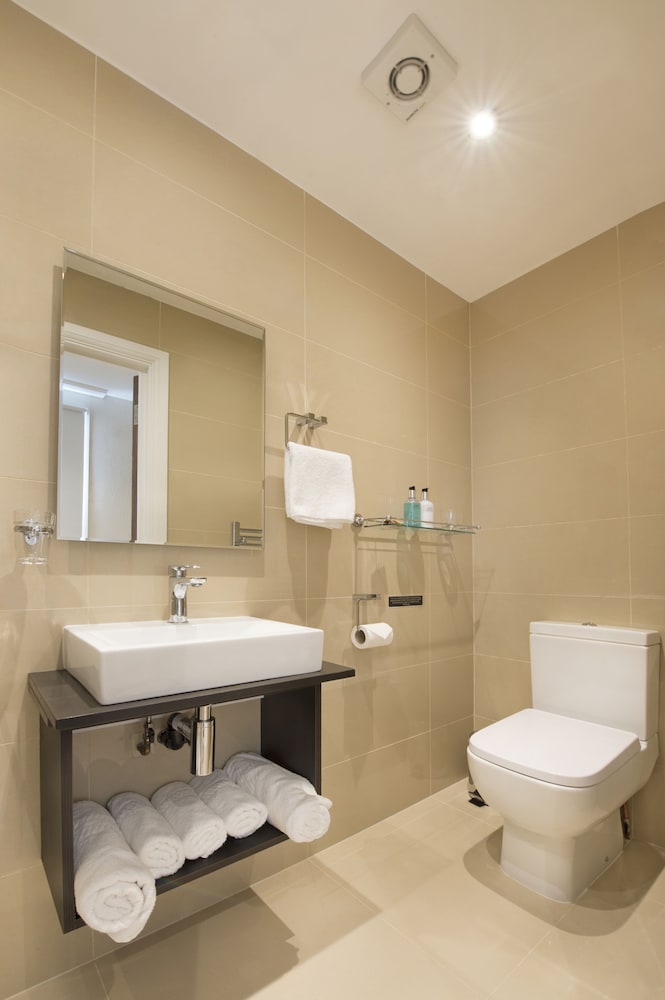 Фото Oyo Townhouse 30 Sussex Hotel, London Paddington