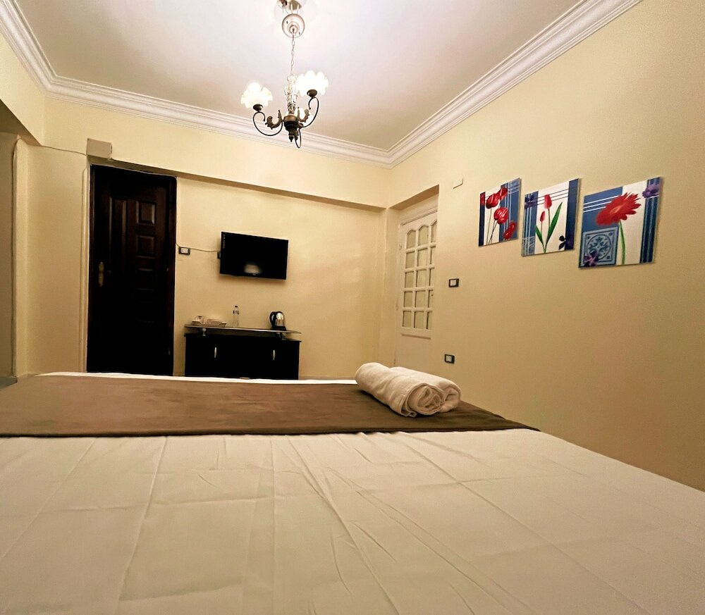 Фото Pyramids House