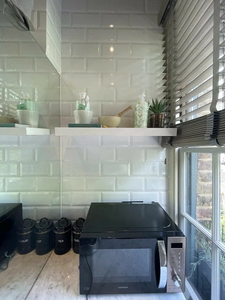 Фото Stylish 2bd Maisonette - 5 Mins to Hampstead Heath