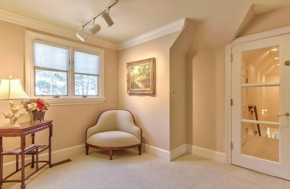 Фото Lx33: Luxury Vacation Villa On Pebble Beach With Pool