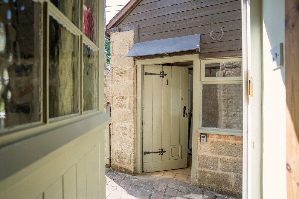 Фото Stunning 2-bed Cottage in Fordwells