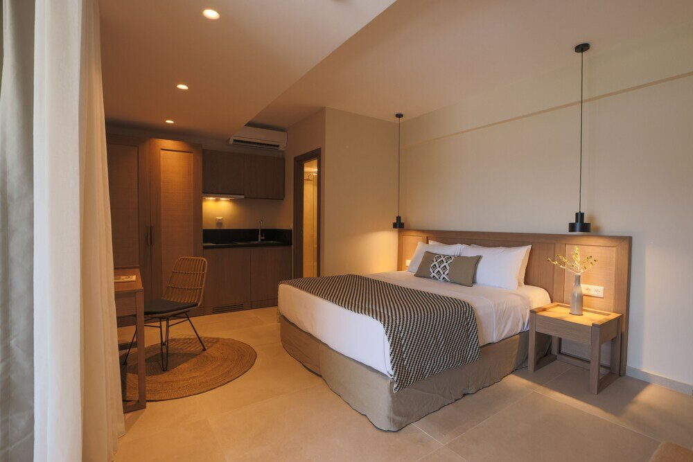 Фото Elivia Boutique Suites