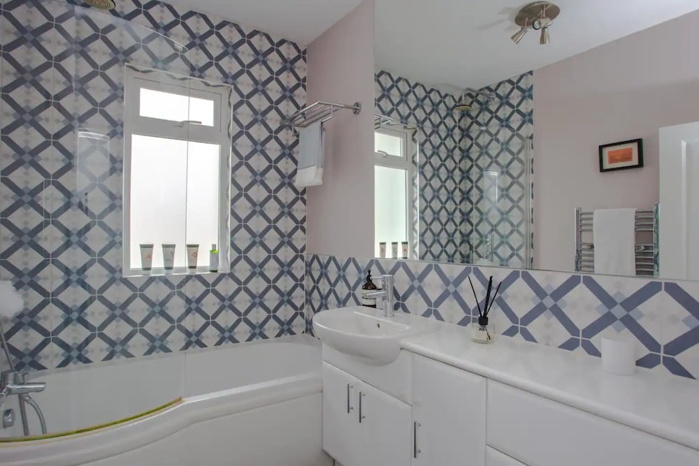 Фото Bright2 Bedroom Apartment With Roof Terrace in Wimbledon