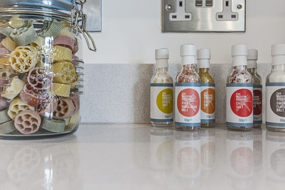 Фото Stunning Brand New Westminster Apartment