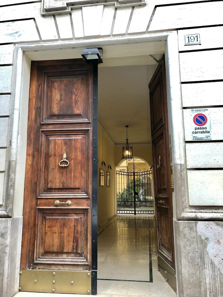 Фото Iulia Guest House