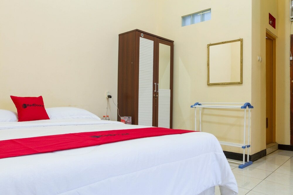 Фото RedDoorz @ Pataruman Garut