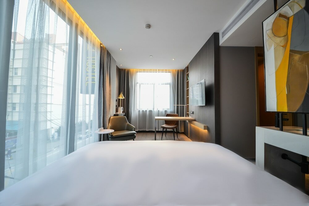 Фото Miju House Gubei-a small white building beside Shanghai oil painting sculpture institute