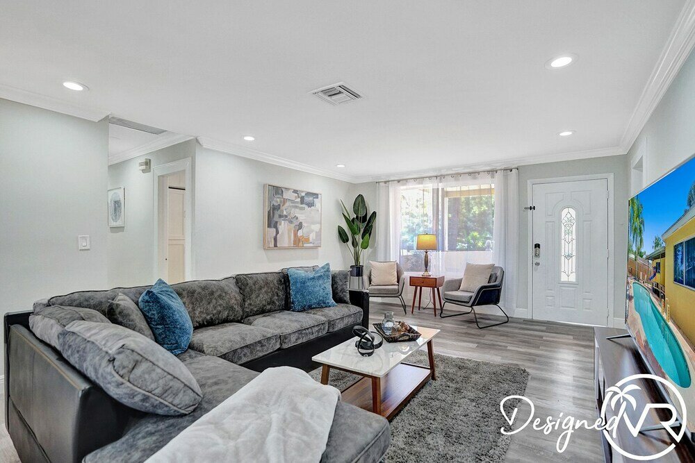 Фото Beautiful 4 Br with Private Heated Pool