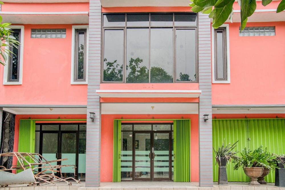 Фото RedDoorz near Taman Mini Jakarta