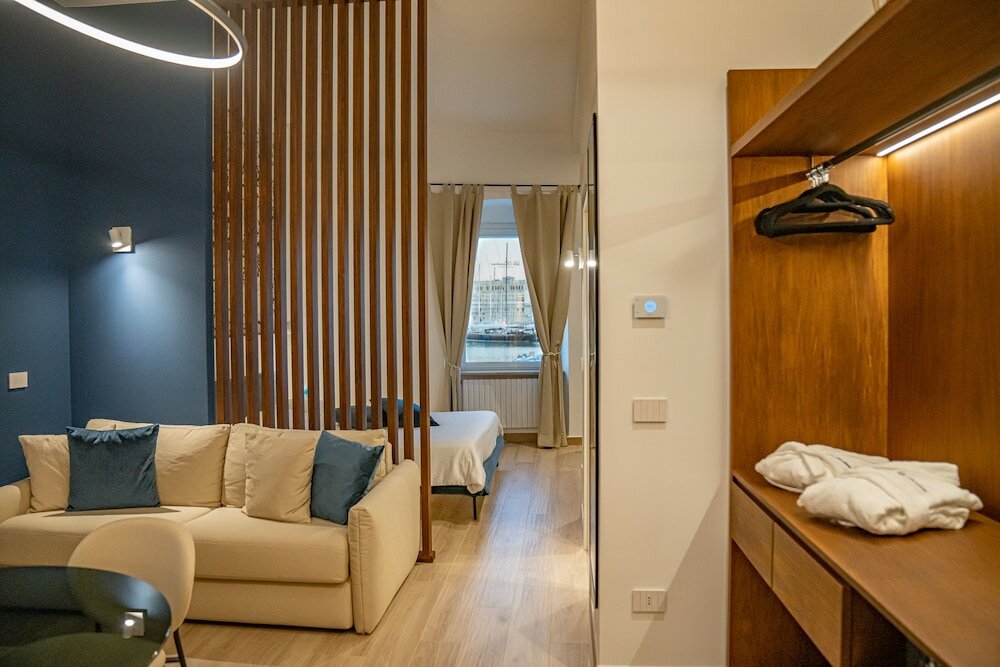 Фото La Banchina Luxury Suites