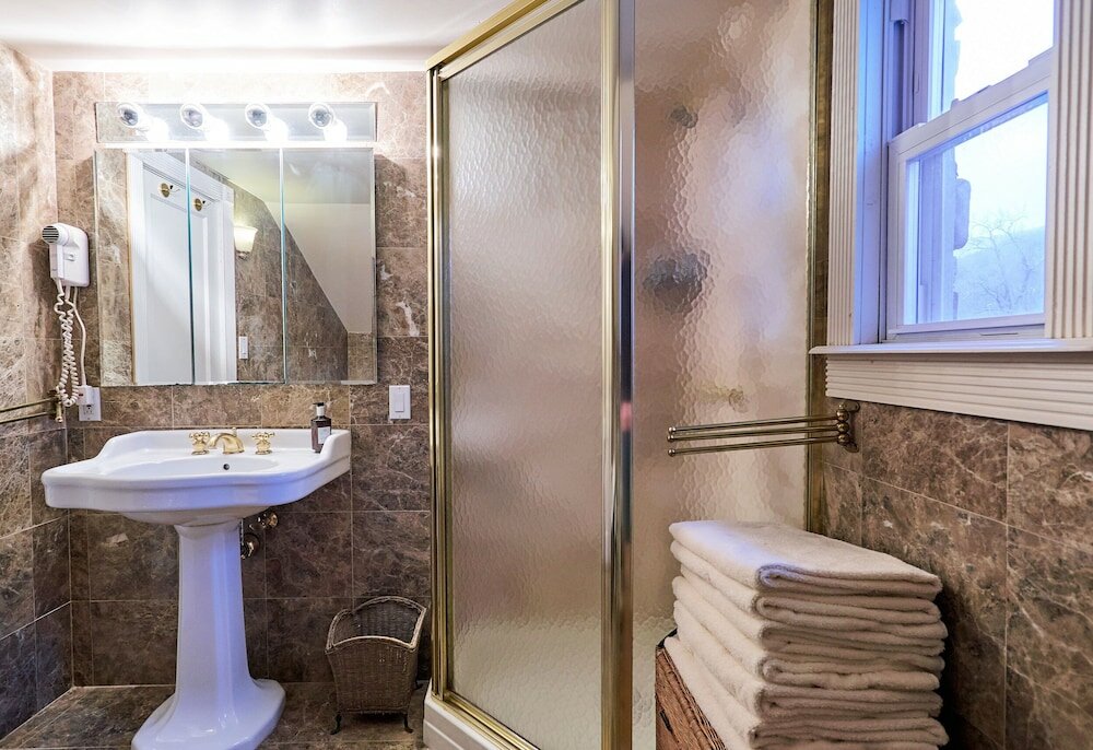 Фото Copperhood Retreat & SPA