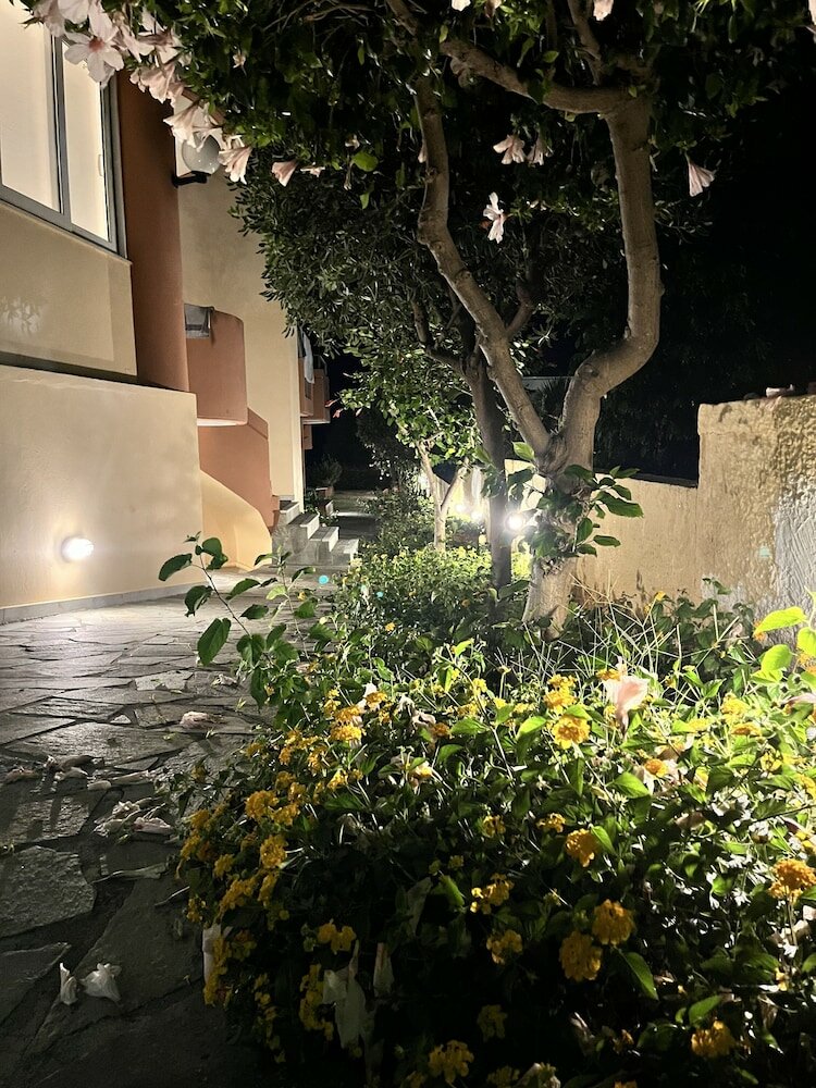 Фото Iolkos Hotel Apartments