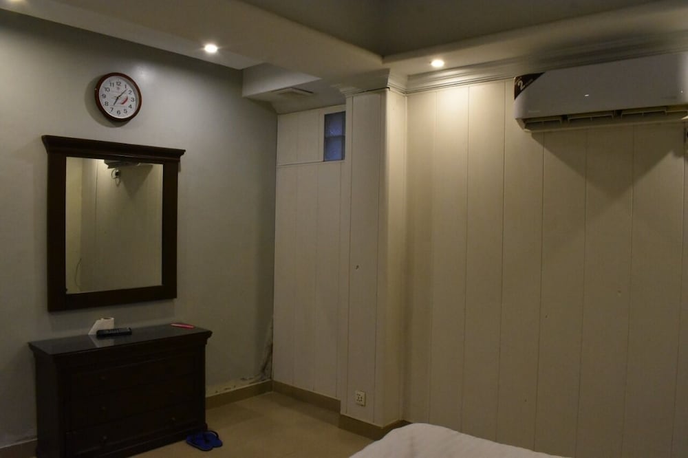 Фото Hotel Royal Gardens Jail Road