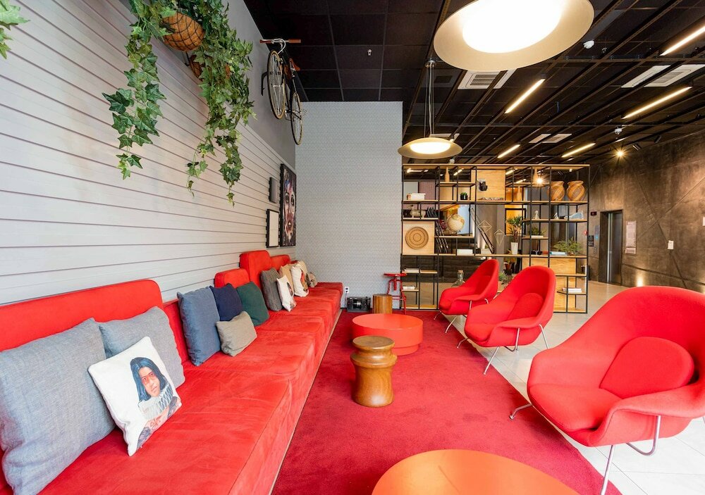 Фото Charlie Alphaville