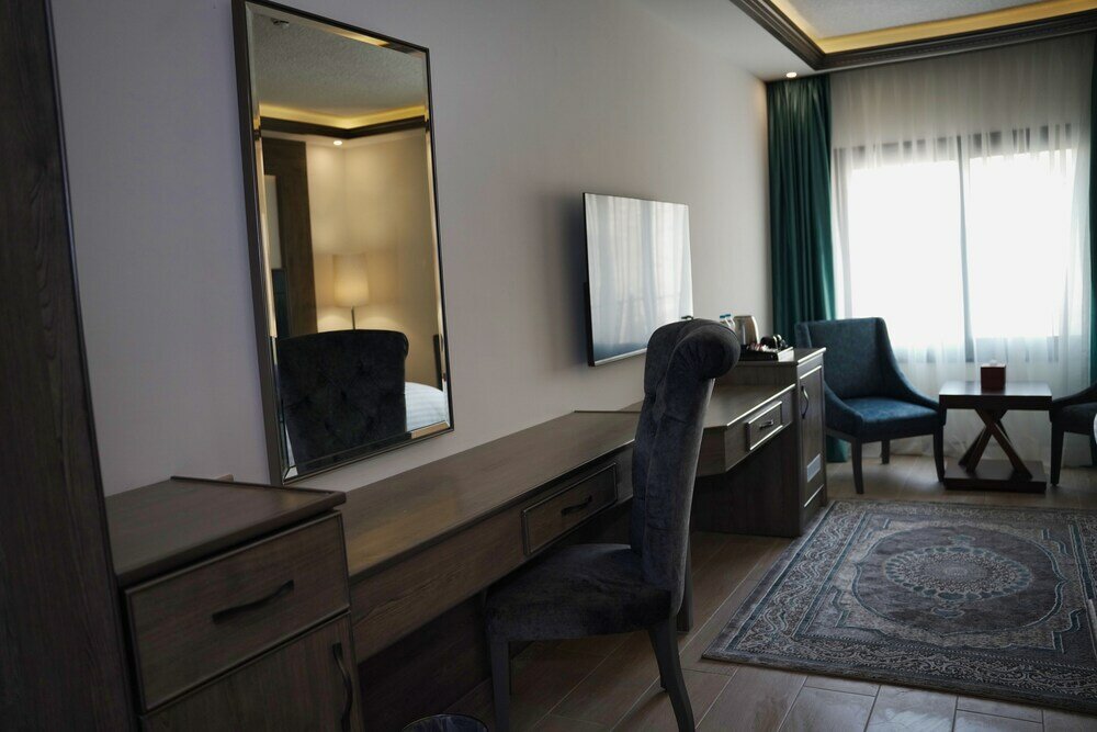 Фото Petra Canyon Hotel