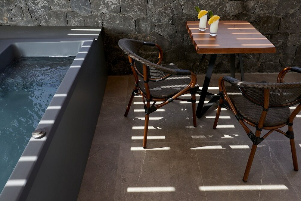 Фото Mountain and Sea Suites