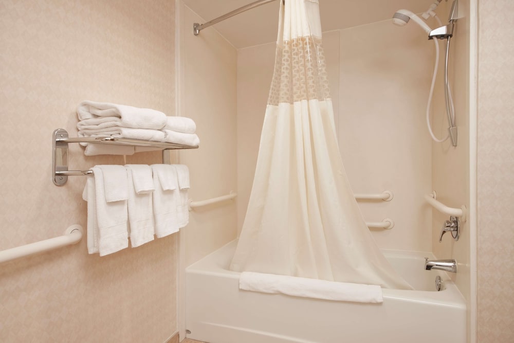 Фото Hampton Inn Grand Rapids-North