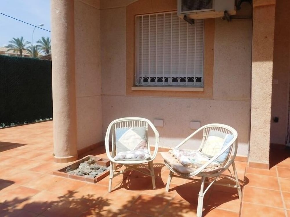 Фото Bungalow EN residencial con piscina