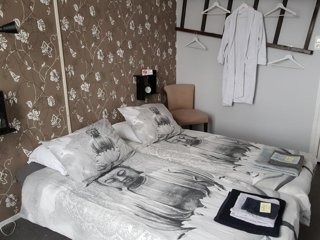 Фото Café pension The Chandelier