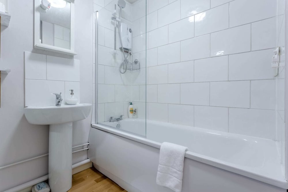 Фото Chic and Cosy 1 Bed Flat in Nw-london