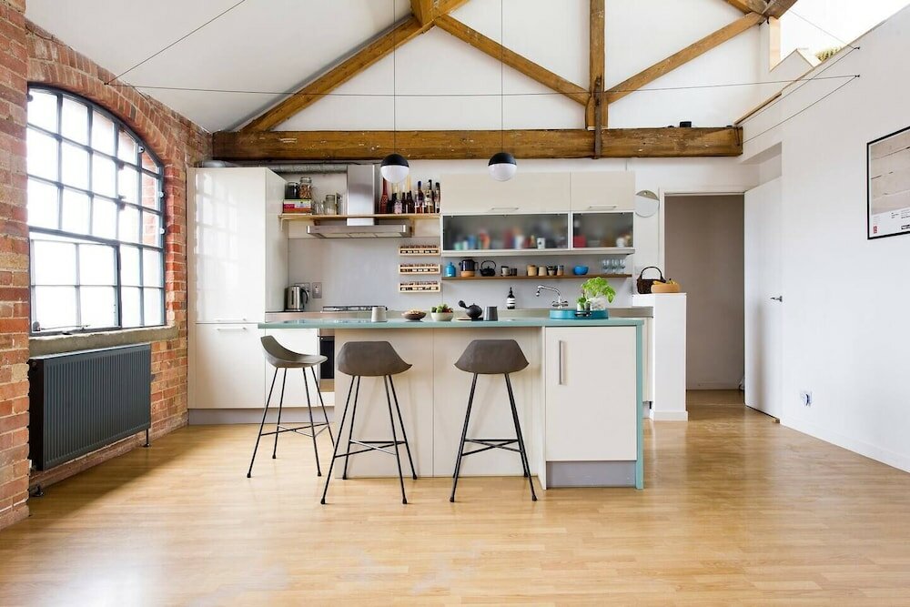 Фото Unique & Vibrant 1-bed Loft With Roof Garden