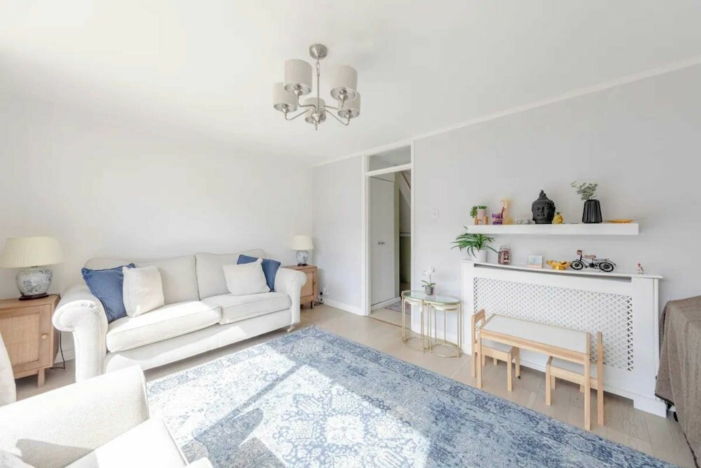 Фото Lovely 3bd Family Home With Garden - North Sheen