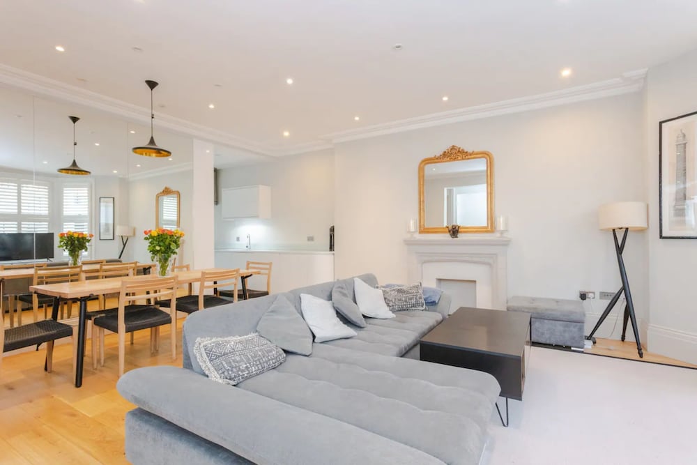 Фото Modern 2 Bedroom Apartment Near Gloucester Road