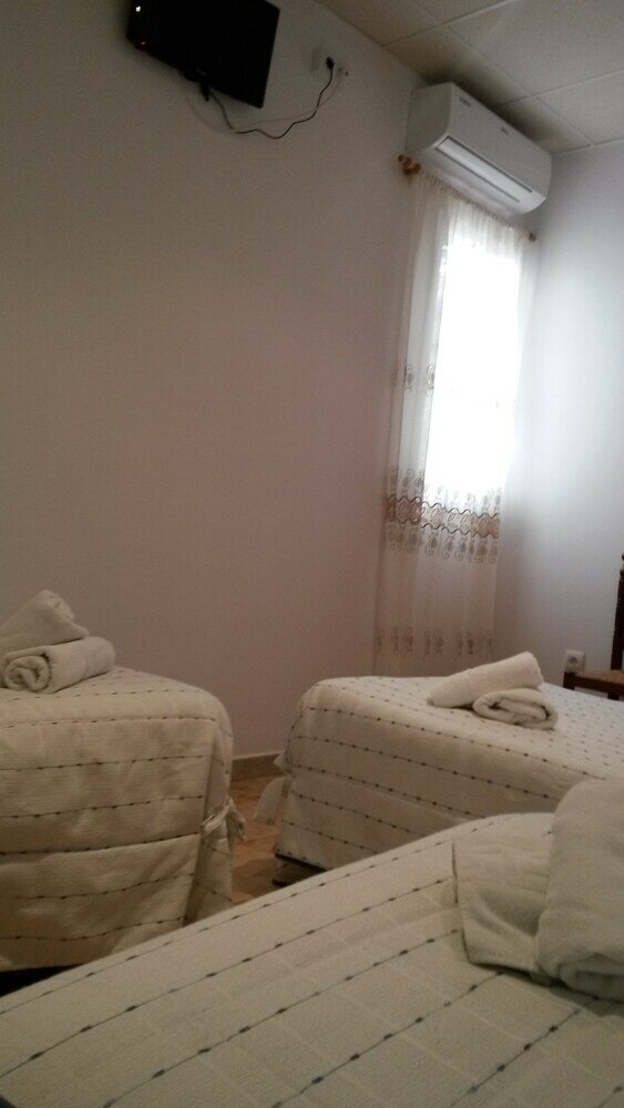 Фото Hostal Virgen del Pilar