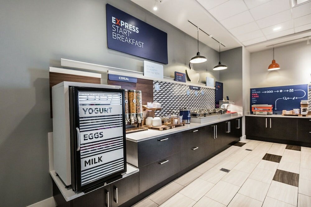 Фото Holiday Inn Express & Suites Edmonton N - St. Albert, an Ihg Hotel