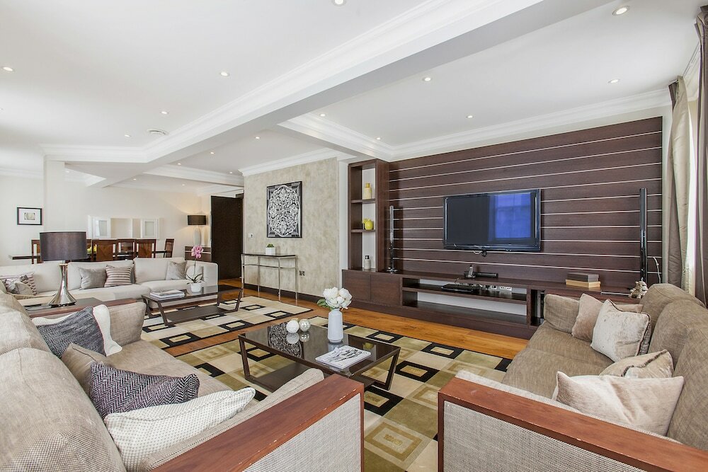 Фото 130 Queen's Gate Apartments