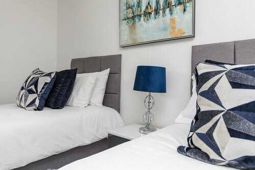 Апартаменты Lark Rise Apartments в Кроули