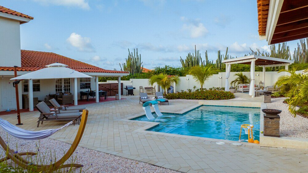 Фото New Listing Stunning Island Getaway With Pool!