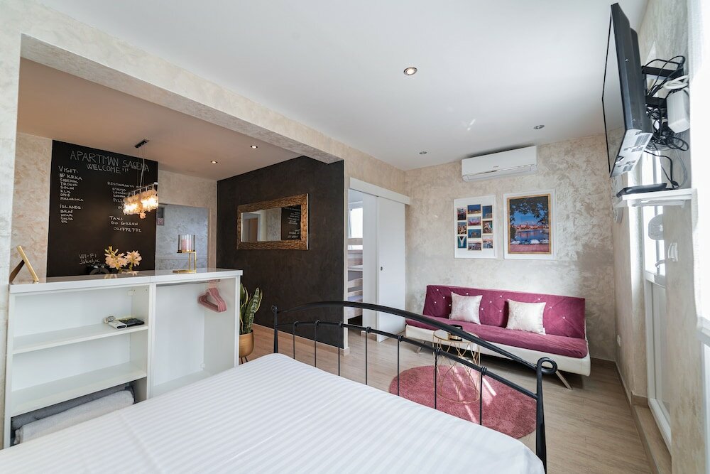 Фото Studio Apartment with garden