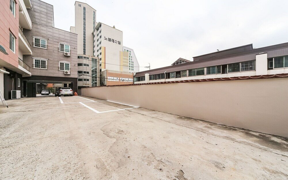 Фото Geojedo Jangseungpo Hotel Carara